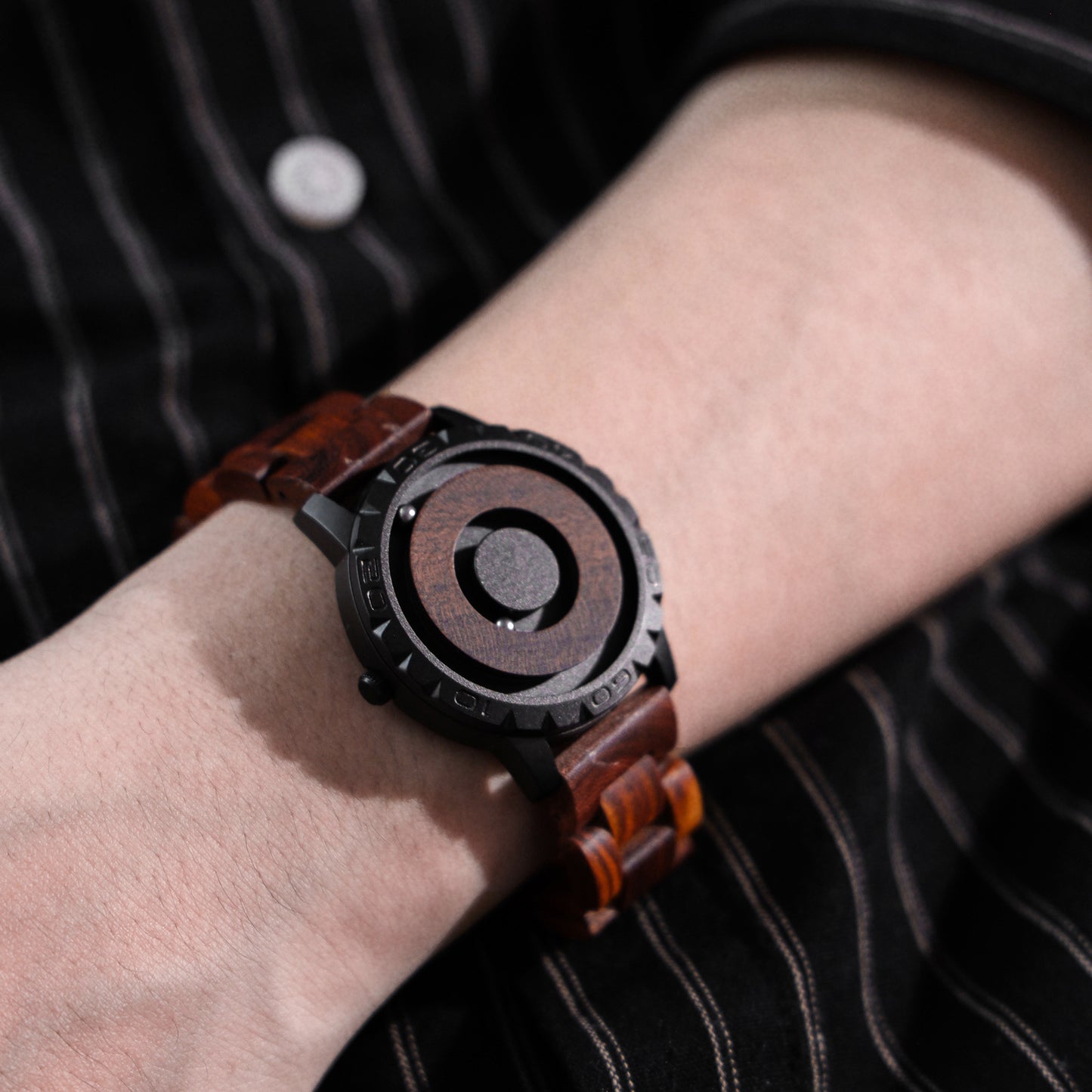 Magnetic Ball Personalized Creative Log Watch